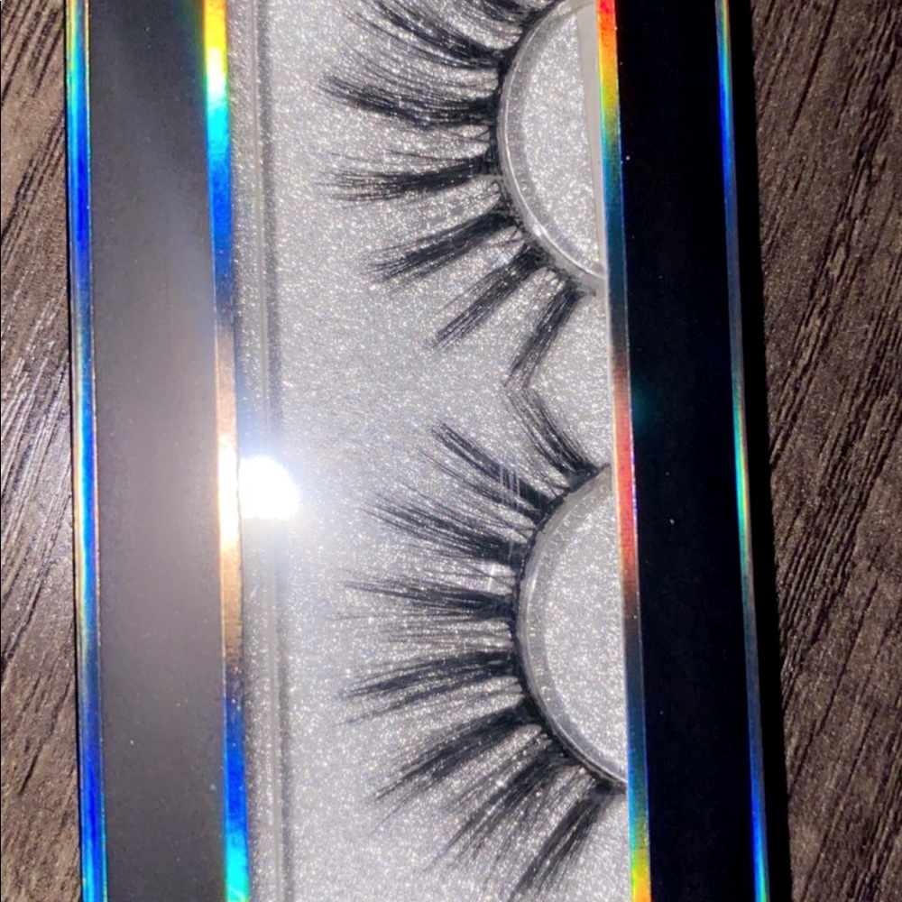 Eyelashes - Picture 4 of 13